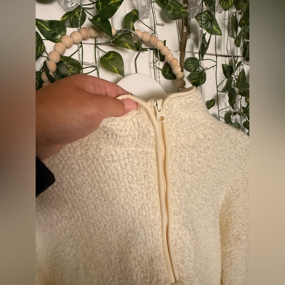 Skims Cozy Knit Pullover - Picture 3 of 10